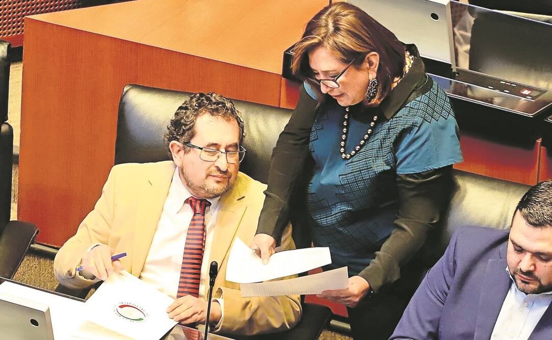 El senador morenista César Cravioto y la panista Xóchitl Gálvez expresaron su inconformidad por la elección de los comisionados, en especial de Rafael Luna, quien reprobó los exámenes para el cargo. Foto: Berenice Fregoso/ EL UNIVERSAL