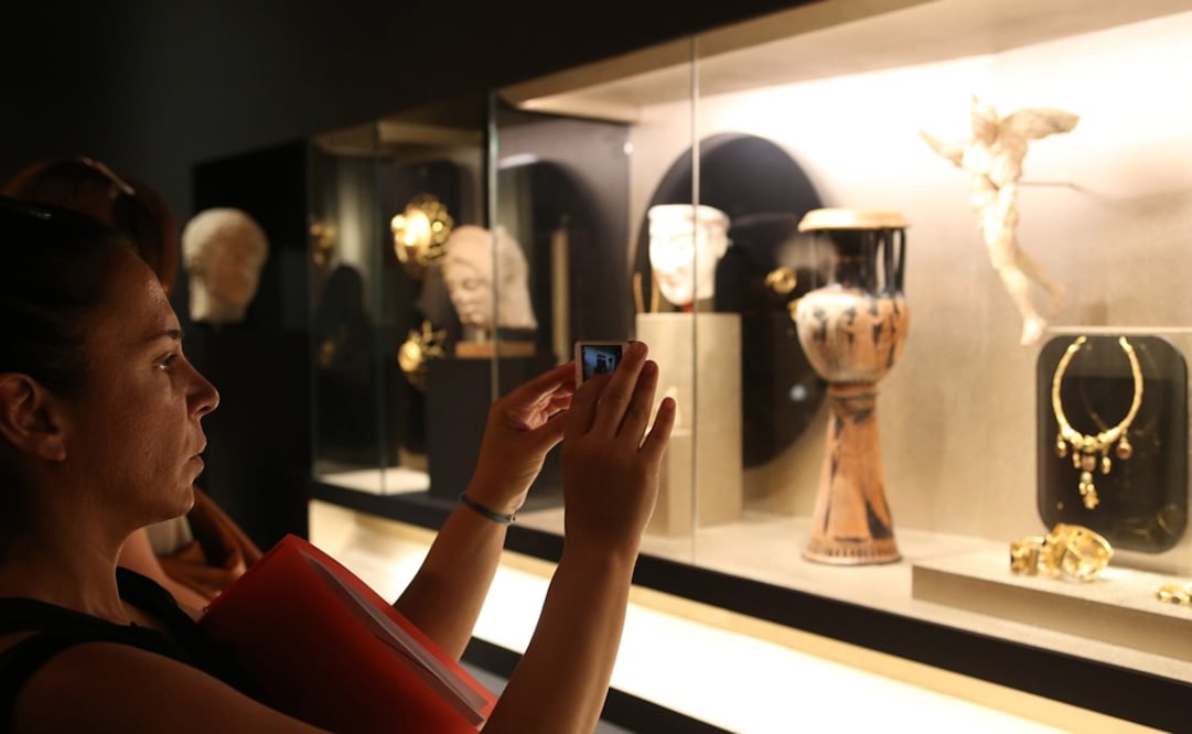 La belleza protagoniza una exposición en Atenas