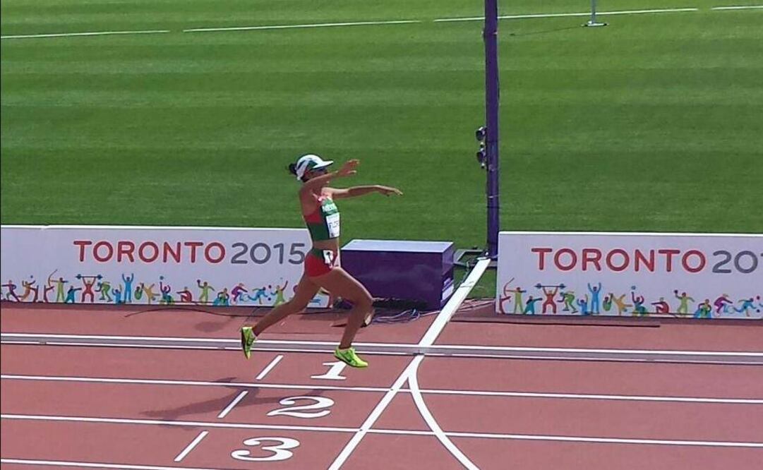 Brenda Flores en su llegada a la meta. Tomada de: @ACC_Castillo