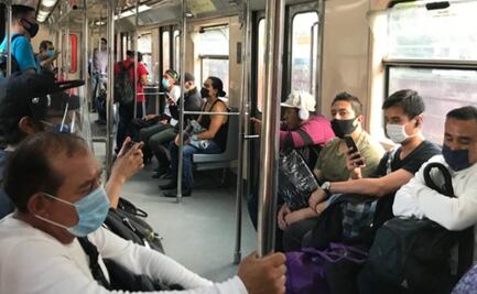 Pasajeros entran con cubrebocas, pero adentro algunos se lo quitan: Metro 