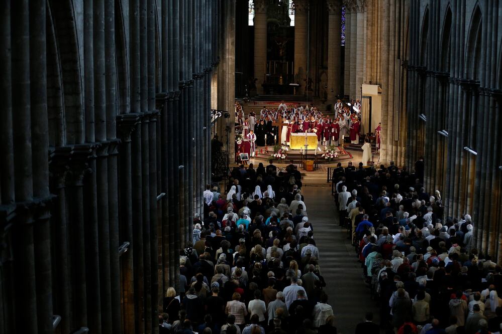 Funeral del sacerdote Jacques Hamel en la catedral de Ruán, una semana después del atentado perpetrado en una iglesia de Normandía por dos jóvenes que dijeron pertenecer al Estado Islámico (Foto: EFE)