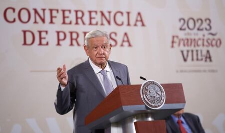 AMLO asegura que respeta críticas del obispo de Apatzingán, pero su referente es el papa Francisco