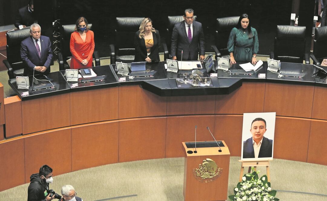 Detienen a cinco por homicidio; guardan un minuto de silencio