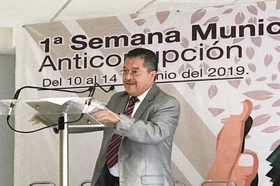 Investigan a alcaldes por aumentarse salario