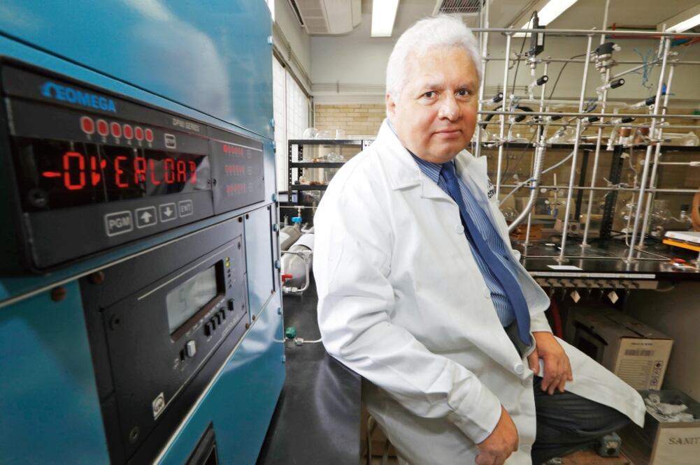 Rafael Navarro, investigador del Instituto de Ciencias Nucleares de la UNAM, anunció que participará en la misión ExoMars. (LUIS CORTÉS. EL UNIVERSAL)