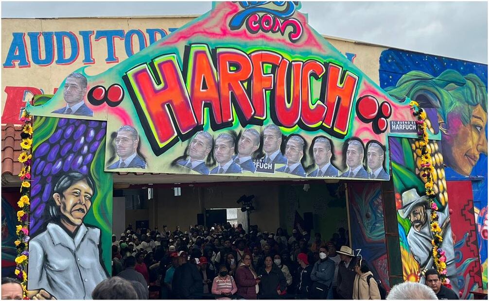 Así reciben a Omar García Harfuch en Topilejo. Foto: Kevin Ruiz/ EL UNIVERSAL