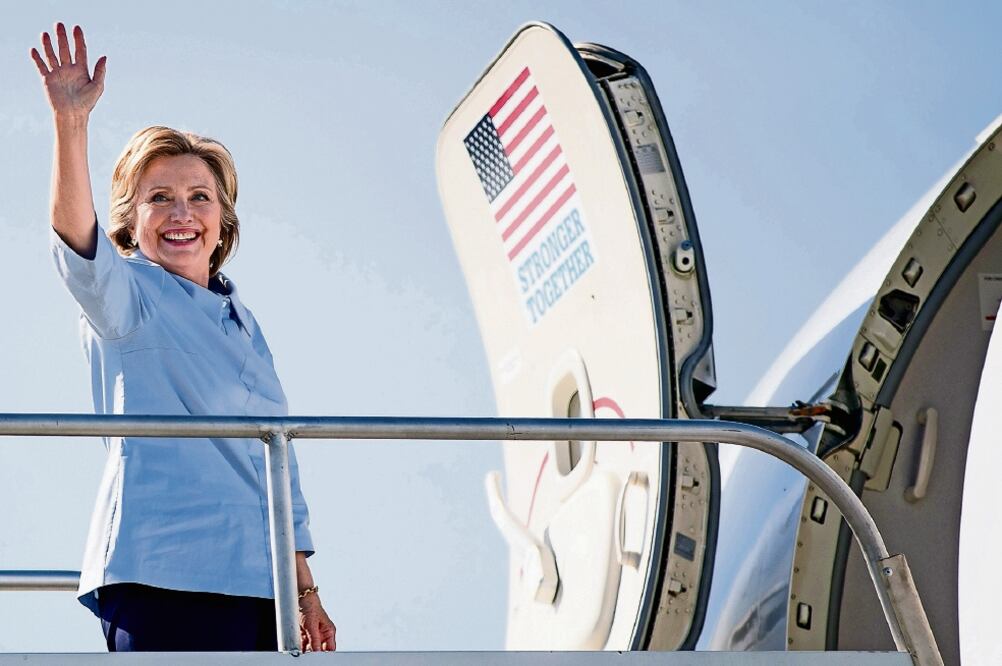 En entrevista, Hillary Clinton señaló que la visita de Donald Trump a México mostró la falta de preparación política del magnate (ANDREW HARNIK. AP)