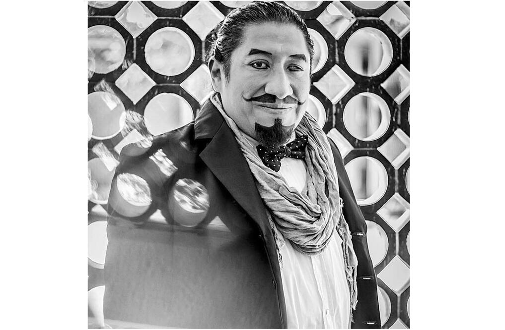 Alejandro, el cuentacuentos de pequeños y de reclusos b Para ayudar a los niños a resolver cuestiones como el bullying , este hombre les narra literatura que ataja problemas