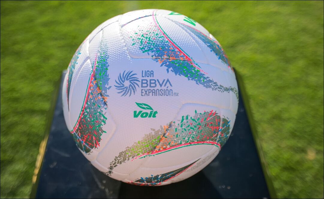 El balón con el que se juega la Liguilla de la Liga de Expansión - Foto: Imago7