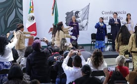 Regresan a clases 28 millones de estudiantes; Sheinbaum encabeza ceremonia cívica en secundaria de la CDMX