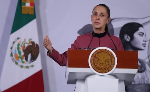 Sheinbaum llama "hipócritas" al PRI y PAN por no apoyar defensa de migrantes; respaldo tendría que ser automático, dice