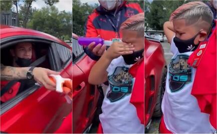 Raúl Gudiño regala sus guantes a un niño y lo hace llorar