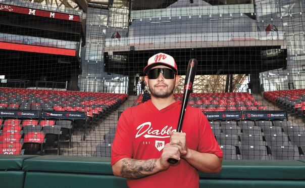 Entrevista con Juan Carlos Gamboa de los diablos rojos en entrevista para El universal. Fotos: Berenice Fregoso / EL UNIVERSAL