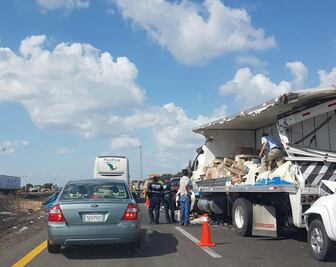 Accidente en autopista Mazatlán-Culiacán deja un muerto 