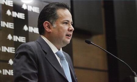 Who's benefiting from the ousting of the Prosecutor?