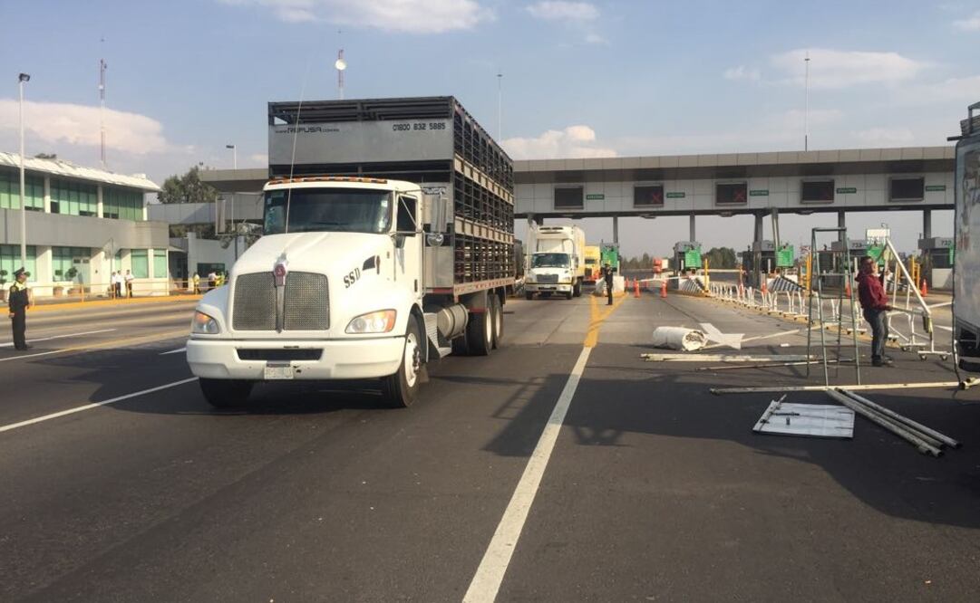 Liberan caseta de cobro de Las Américas del Circuito Exterior Mexiquense (Foto: Emilio Fernández / EL UNIVERSAL)