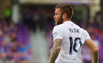 LA Galaxy despide a futbolista por comentarios racistas de su esposa