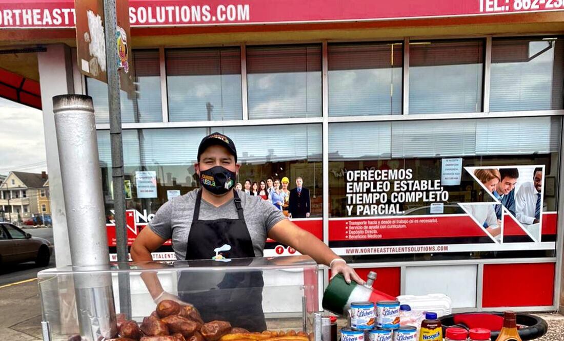 Mexicano vende camotes de Puebla en Nueva York