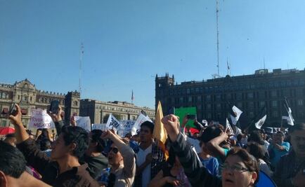 Marcha contra gasolinazo ingresa al Zócalo