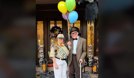 Abuelitos enternecen las redes al disfrazarse de personajes de UP en Halloween