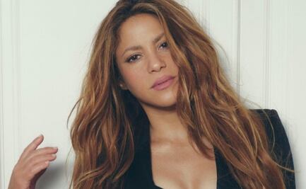 Shakira luce vestido transparente y deja ver su ropa interior 