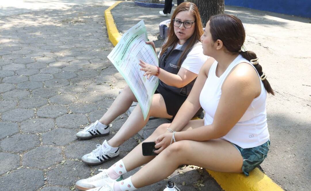 Consejeras electorales salen a la calle para explicar cómo votar en la elección judicial (08/05/2025). Foto: Especial