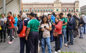 Personas acuden al Zócalo por asesoría ante casos de despojo; buscan recuperar inmuebles en Edomex