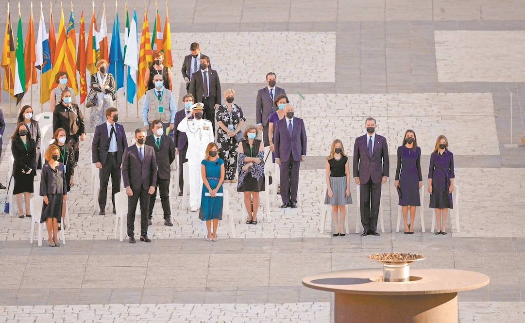 España homenajeó ayer a las víctimas que ha dejado la pandemia del coronavirus. La ceremonia la presidió el rey Felipe VI. Foto: JUANJO MARTÍN.AFP
