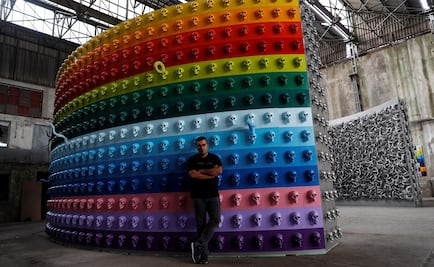 Con cráneos de metal, artista turco reinterpreta antiguos mitos