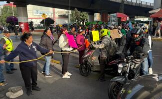 Vecinos cumplen 3 horas de bloqueo en la López Portillo, Edomex; acusan falta de acuerdo por ampliación de suburbano al AIFA