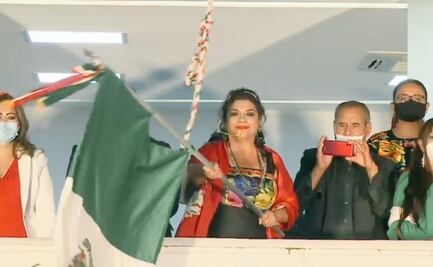 Alcaldesa de Iztapalapa lanza arengas dedicadas a Sheinbaum y AMLO en Grito de Independencia