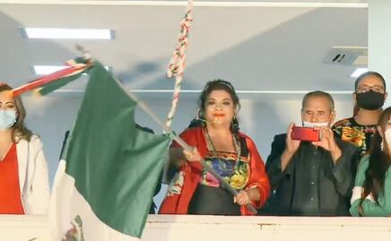 Alcaldesa de Iztapalapa lanza arengas dedicadas a Sheinbaum y AMLO en Grito de Independencia