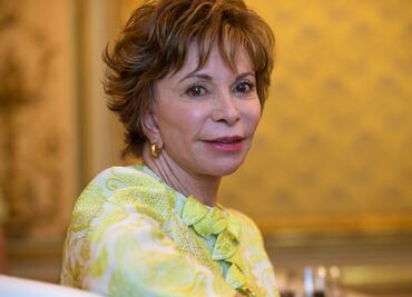 Isabel Allende recibe Premio Nacional honorario en EU