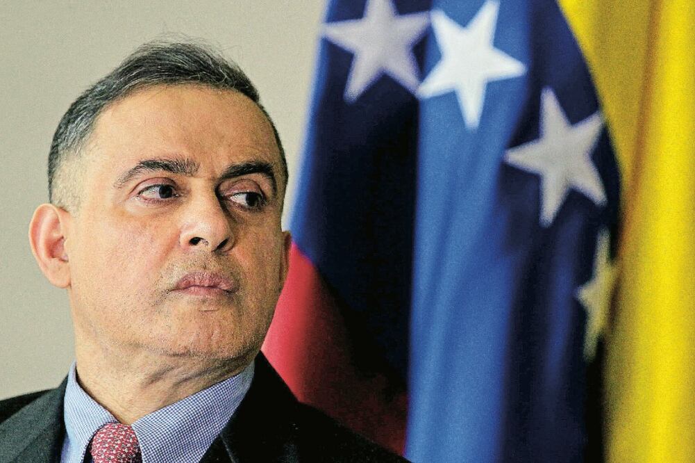 El defensor del Pueblo de Venezuela, Tarek William Saab, fue sometido a un interrogatorio en el aeropuerto, tras detectarse una alerta migratoria (LEONARDO MUÑOZ. EFE)