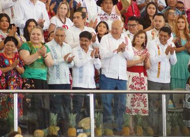 FOTOS: Hugo Aguilar asiste como invitado especial a la Guelaguetza en Oaxaca; le acompañan Nahle, Jara y Castro Cosío
