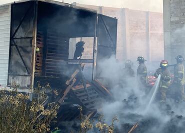 Registran incendio de bodega de tarimas en Valle de Chalco