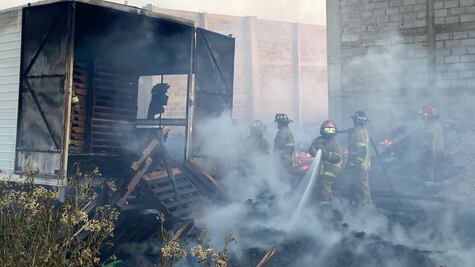 Registran incendio de bodega de tarimas en Valle de Chalco