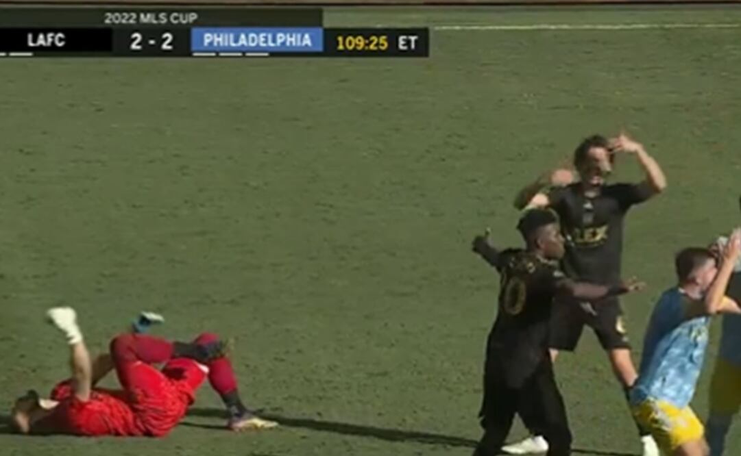 Maxime Crepeau tendido en el campo de juego durante la final contra LAFC / Foto: Especiales