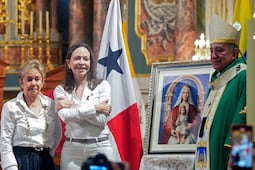 Machado aparece en misa en Panamá; dice que los venezolanos están unidos en el dolor