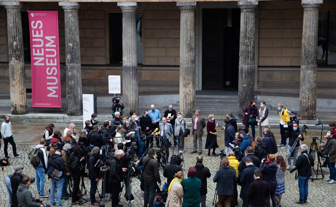 Conferencia de prensa para anunciar el daño a obras, el cual se mantuvo en secreto por semanas. Foto: EFE/EPA/HAYOUNG JEON