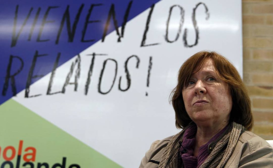 La Nobel 2015 es la invitada más destacada de la Feria Internacional del Libro de la capital colombiana. (FOTO: EFE)