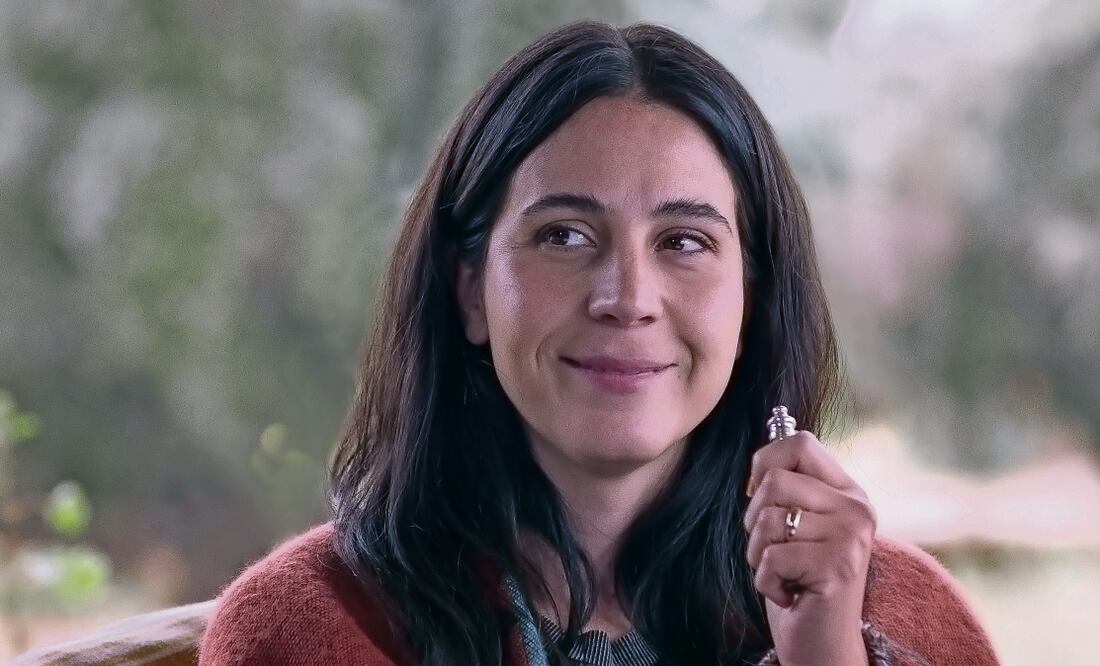 Ciangherotti interpreta a una mexicana que se dedica a buscar prótesis y ayuda a la gente. Foto: NETFLIX