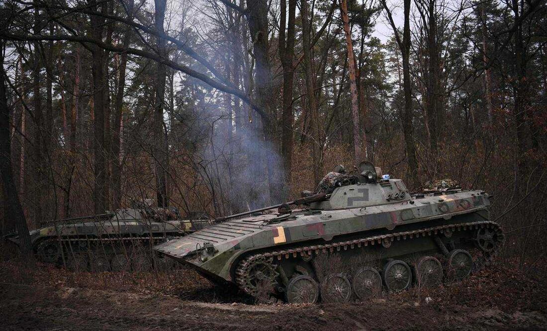 Un tanque de Ucrania resguarda las inmediaciones de Kieva, ante la avanzada de Rusia. Foto: AFP