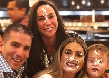 Le embarran pastel en la cara a Galilea Montijo