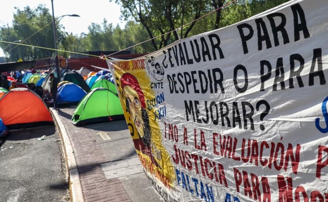 Plantón  de maestros de la CNTE en San Lázaro. Foto: Diego Simón/EL UNIVERSAL 