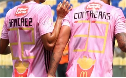 Equipo luce papas fritas como dorsal en su jersey