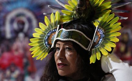 Jornadas de 9 horas y trajes de 15 kilos: el detrás de bambalinas de los concheros del Zócalo