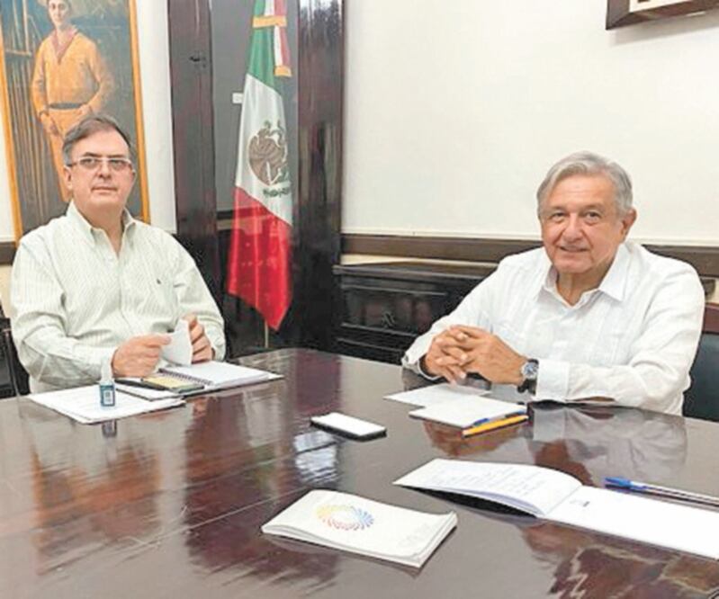 El canciller Marcelo Ebrard acompañó al presidente Andrés Manuel López Obrado r durante la llamada que sostuvo con el mandatario electo de Estados Unidos, Joe Biden. Foto: TOMADA DE TWITTER