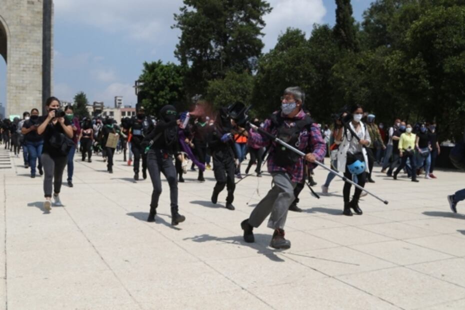 Manifestaciones, playas abarrotadas y besos en semáforo rojo y naranja, entre las fotos de la semana