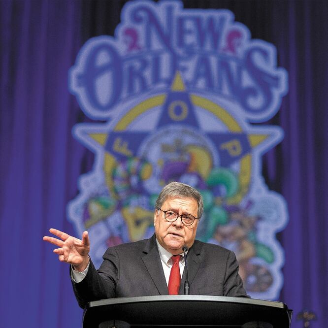 El fiscal general William Barr se dijo consternado y sumamente disgustado al enterarse de las fallas en la prisión donde estaba recluido Jeffrey Epstein. DAVID GRUNFELD. AP